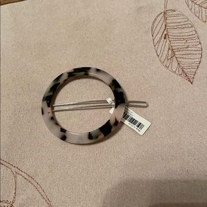 Banana Republic Tortoise Circle Clip
